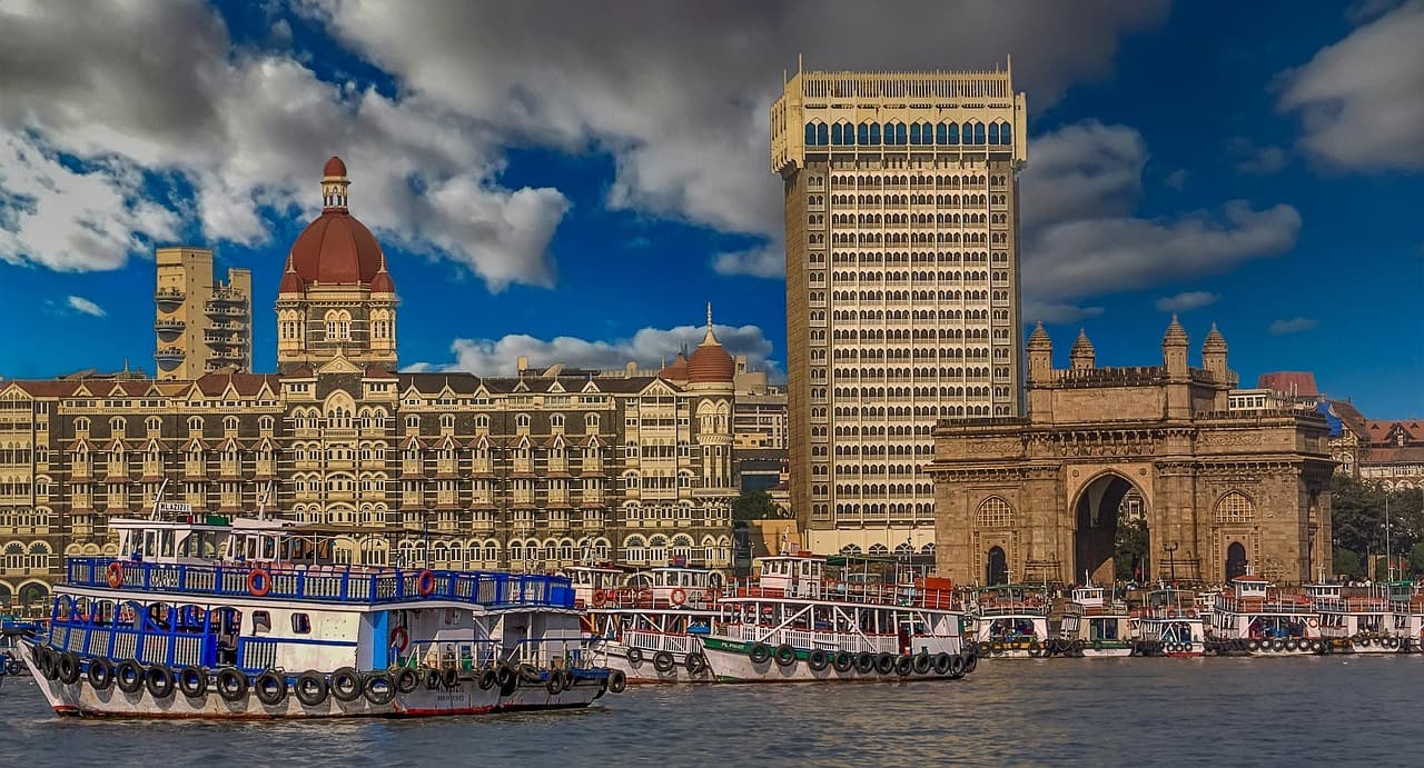 Mumbai Real Estate Market 2025: Prices, Predictions & Smart AI Investment Insights